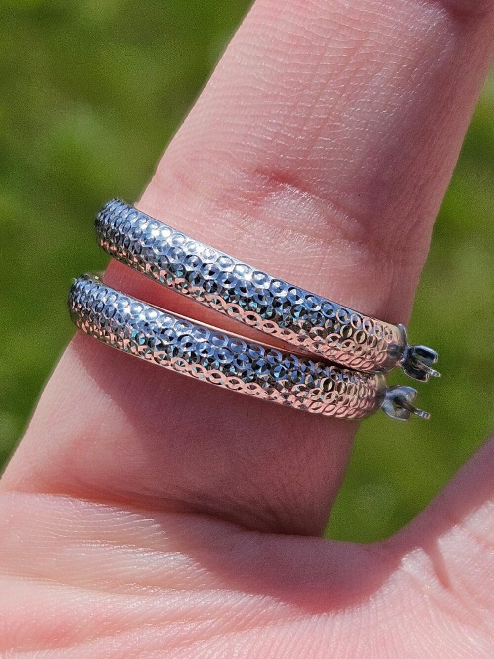 14K White Gold Repousse Dimpled O Hoop Earrings 24mm Circles